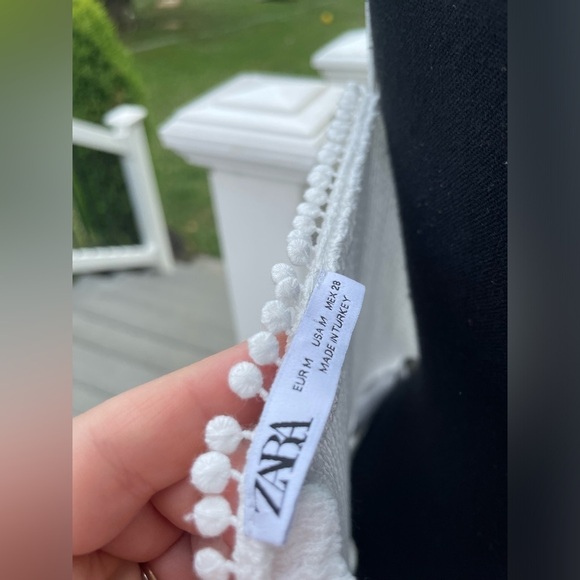 Zara Elegant White Mini Dress with Floral Accents - Picture 2 of 8